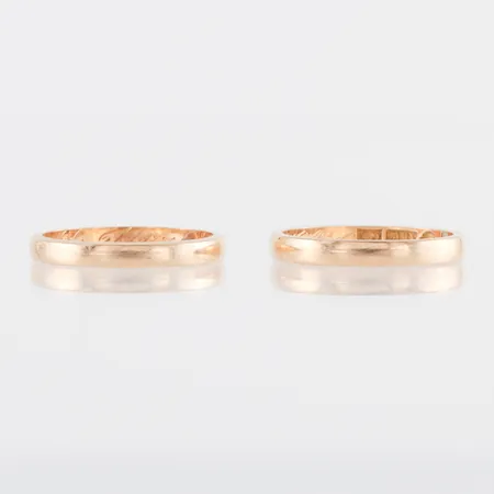 Ringar 2 st med gravyrer 18k. Vikt: 5,5 g