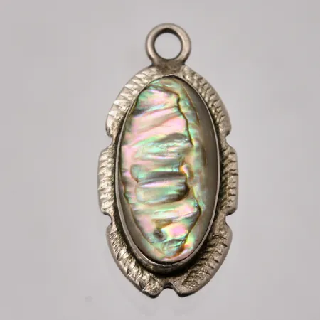 Hänge i silver, mått 10,9x21,8mm, 1st pärlemor, mått 8x15mm, 925/1000, ögla saknas, vikt 1,36g.