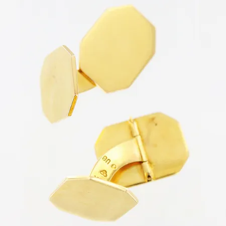 Ett par manschettknappar, 13x18mm, mindre repor, 18K Vikt: 14,6 g