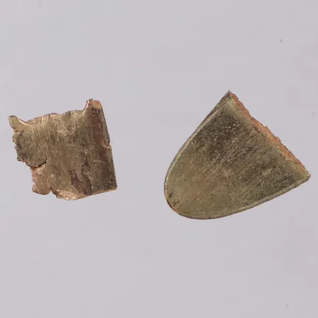 2 guldbitar, ostämplat 14K Vikt: 2,4 g