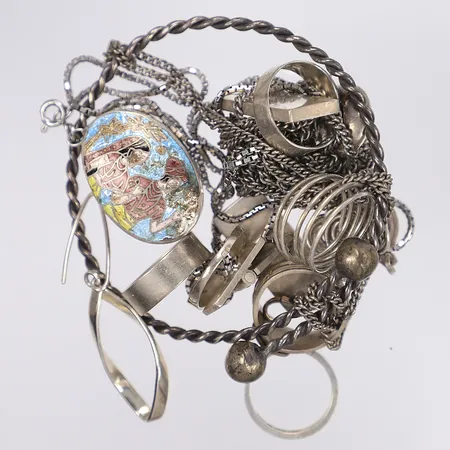 Parti smycken, mestadels defekt, silver 830/1000 Vikt: 98,2 g