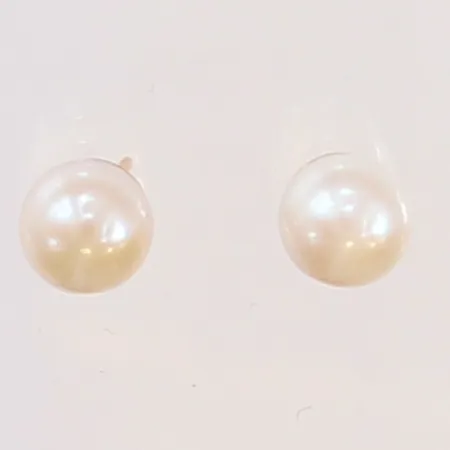 Ett par örhängen med pärlor, Ø6mm, 18K Vikt: 1,1 g