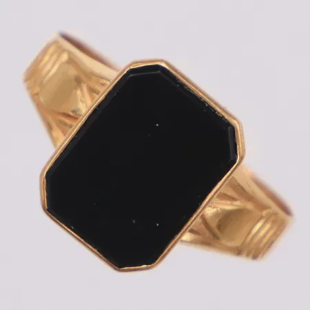 Ring med svart sten, defekt, 18K  Vikt: 2,4 g