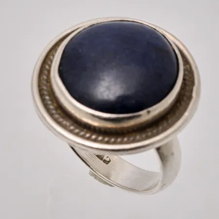  Ring i silver, stl 17, bredd 4,3-22mm, 1st blå sten, mått 15,8mm, 925/1000, vikt 10g.
