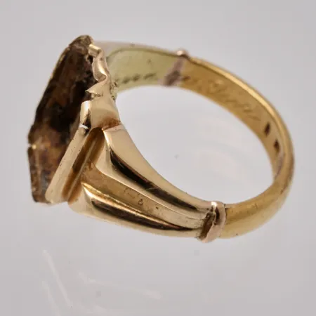 Defekt guld, 18K, vikt 6,03g.