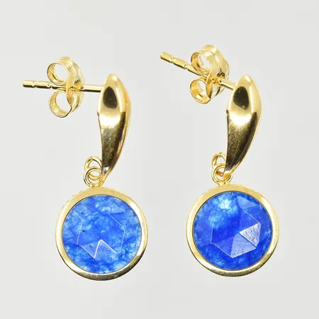 Ett par örhängen med blå stenar Ø8 mm, längd 17 mm, 18K. Vikt: 1,3 g