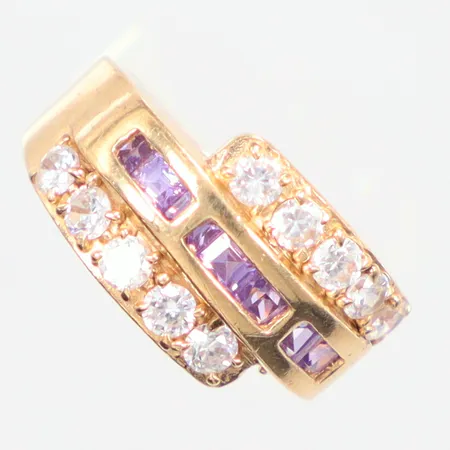 Ring, Ø17¾, små vita stenar, små lila stenar troligtvis ametister, 18K Vikt: 4,9 g