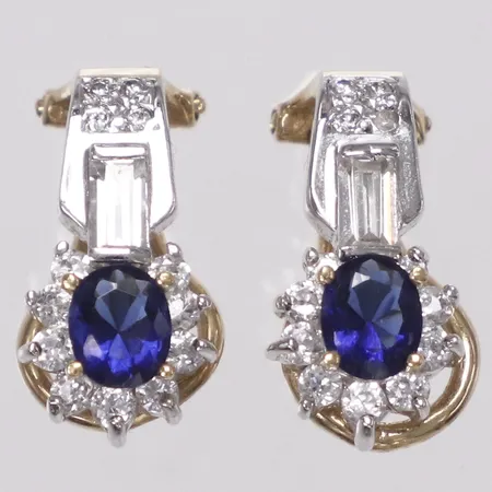 Ett par örhängen vita & blåa stenar, 20mm, clips med stift, tvåfärgade, 18K  Vikt: 5,7 g
