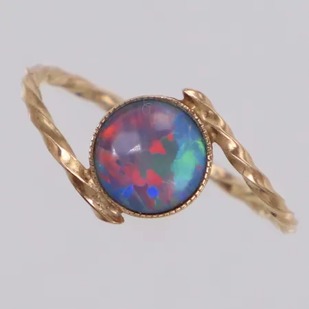 Ring med blå sten, stl 17½, bredd 9,7mm, 9K Vikt: 1,1 g