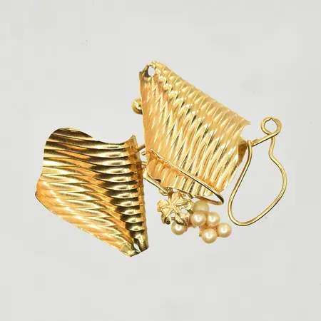 Diverse defekt guld med stenar, 18K. Vikt: 4,1 g