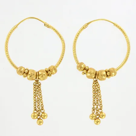 Ett par örhängen creoler Ø26mm, hängdel 20mm, breddd: 1-4mm, skeva, 22K Vikt: 5,7 g