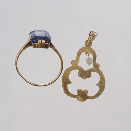 Diverse guld, defekt med stenar 18K Vikt: 4,2 g