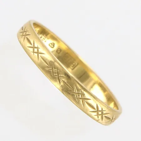 Ring med mönstrad dekor stl 18¼, bredd: 2mm, gravyr, 18K Vikt: 2,4 g