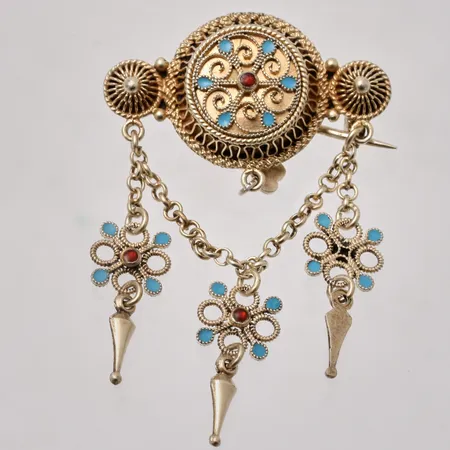 Brosch i silver, mått 30x51mm, filegran arbete med emalj detaljer, 830/1000, vikt 6g.