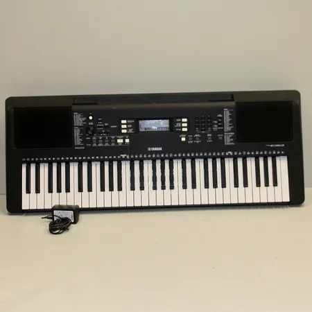 Keyboard Yamaha PSR-E363, anslagskänslig klaviatur med 61 tangenter 48 rösters polyfoni, 574 ljud, 165 autokomp, usb to host. Skickas med Bussgods eller PostNord