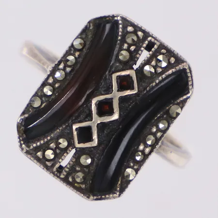 Ring med markasiter och bruna stenar, stl 17½, bredd 17,3mm, 925/1000 silver Vikt: 4 g