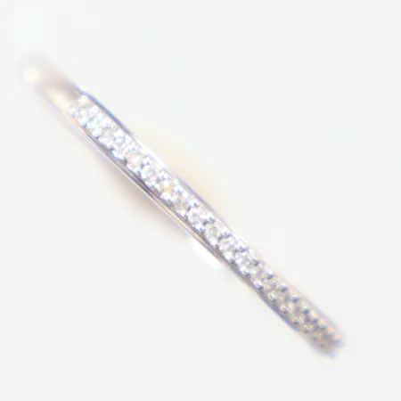 Ring vitguld med små vita stenar Ø17¼ Guldfynd, 18k Vikt: 2,2 g