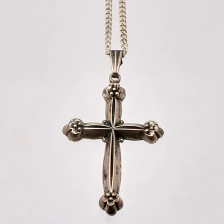 Hänge med kedja i silver, Kors, mått 24x42mm, 835/1000, kedja 38cm, Pansar, bredd 1,8mm, vikt 6,5g.