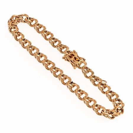 Armband Bismarck i 18K guld. Det är 18 cm långt, 5,5 mm brett och väger 10,4g. Kistlås. Ögla från berlock hänger kvar.