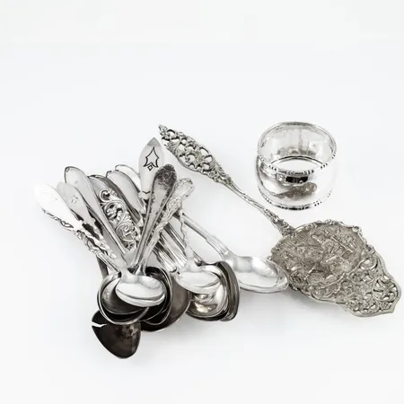 Diverse defekt / graverat silver (830/1000) 262g.