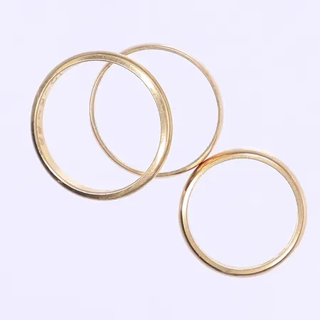 Tre släta ringar gravyr 18K  Vikt: 10,2 g