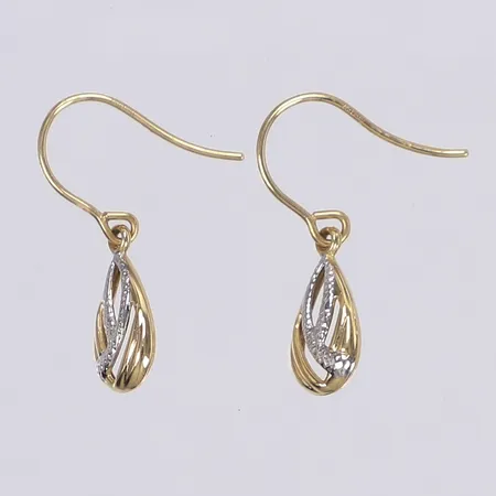 Ett par örhängen 24x8mm vitguldsdetaljer 18K  Vikt: 0,8 g