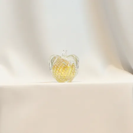 Konstglas, Äpple Ronneby höjd ca 8cm märkt FM Ronneby Sweden 8632 Skickas med paket.