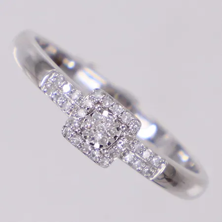 Ring med åttkantslipade diamanter ca 0,18ctv, stl 17¼, bredd 4,9mm, GHA, vitguld, 18K Vikt: 2,7 g