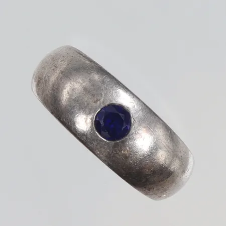 Ring med blå sten stl 17 bredd 4-8mm K&EC silver 830/1000 Vikt: 11 g
