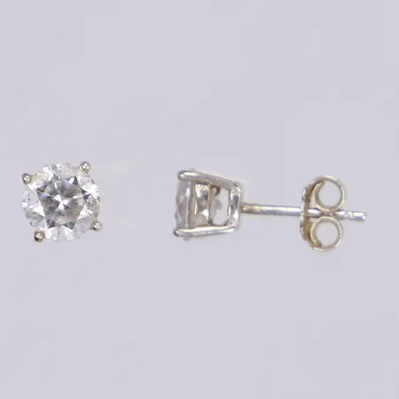 Ett par örhängen med vita slipade stenar 5x5mm silver 925/1000 Vikt: 1,7 g