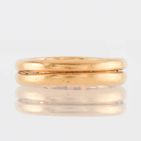 Ring med gravyrer 23k,storlek 17 ¼ mm,bredd 5 mm. Vikt: 9 g