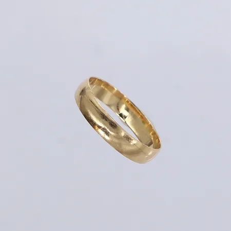 Ring slät, stl: 18¼, bredd 4mm, 14K.  Vikt: 1,8 g