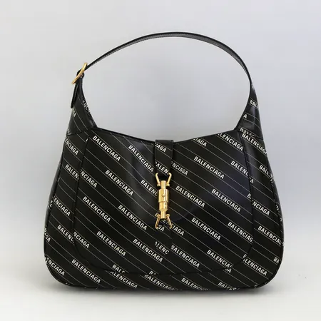 Väska Gucci x Balenciaga, The hacker project, Jackie 1961 Hobo, svart skinn med tryck, serie-nr: 636712-498879, 5x232x35cm, 2 innefickor, axelrem, beslag i gulmetall, dustpåse
