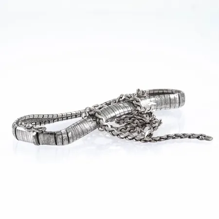 Diverse defekt silver (830/1000). Vikt: 23,3g.