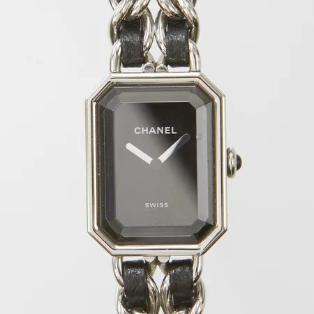 Damur Chanel Première Iconic, stål, quartz, 20x26mm, ref H7022, snr TKDR23481, mineralglas, krona med cabochonslipad onyx, certifikat från Chanel London 2025, box, ytterkartong