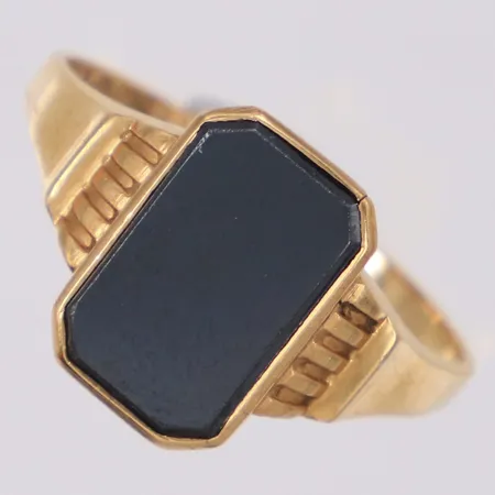 Klackring med hematit, bredd 13mm, repor, stl 19½, bucklor, 18K Vikt: 3,2 g