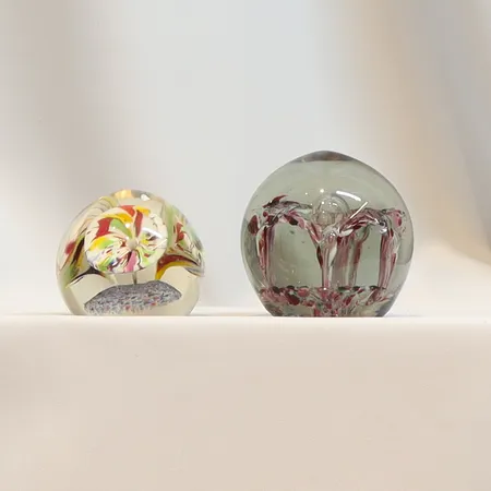 2st Brevpressar höjd 7-10cm, stötskador Skickas med postpaket.