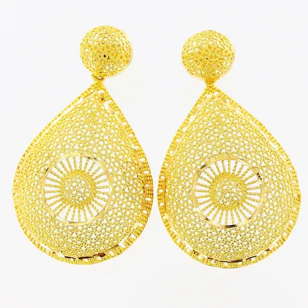 Ett par örhängen, 46mm, bredd 10-28mm, en stopp i metall, 21K   Vikt: 11,6 g