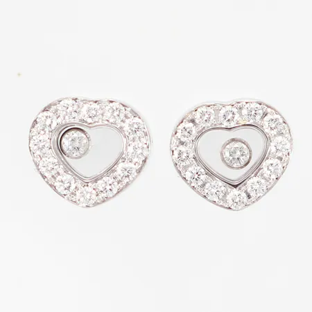 Ett par örhängen Chopard Happy Diamonds vitguld med briljantslipade diamanter 0,38ct, safirglas, stämplade Chopard samt numrerade, stift, originaletui, 18K Vikt: 7,1 g