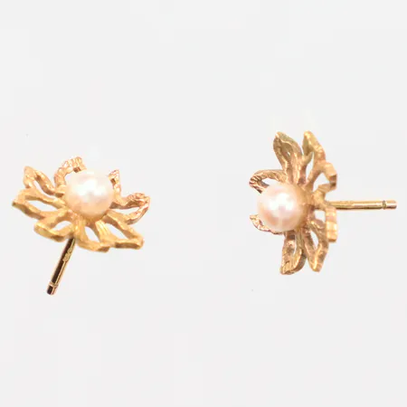 Ett par örhängen, odlade pärlor, 1,4cm, 18k  Vikt: 2,2 g