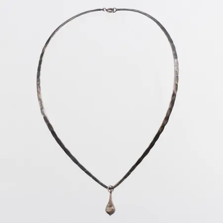 Collier med hänge stelt, Victor Janson Lindesberg, Silver 830/1000,höjd ca 16 cm. Vikt: 13,7 g