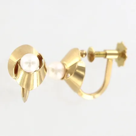 Ett par örhängen med pärla Ø4mm, 18x9mm, skruvlås, 18K Vikt: 2,3 g