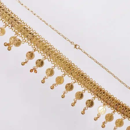 Collier myntliknande hängen, 47,5cm, några länkar med vassa kanter, vissa hängen defekta och skeva, 22K  Vikt: 21 g