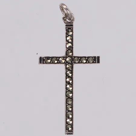 Hänge/kors med markasiter, längd 27mm, 830/1000 silver Vikt: 1,5 g