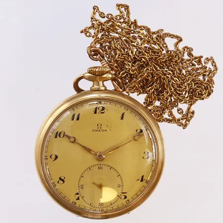 Fickur Omega, boett-nr:141-1, serie-nr:10071220, Ø47mm, gulmetall, kedja i gulmetall. Bruksskick.