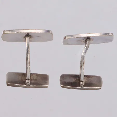 Ett par manschettknappar, förgyllt monogram, signerade Bernt Högkvist, år 1985, bredd 23mm, buckla, 925/1000 silver Vikt: 16,5 g