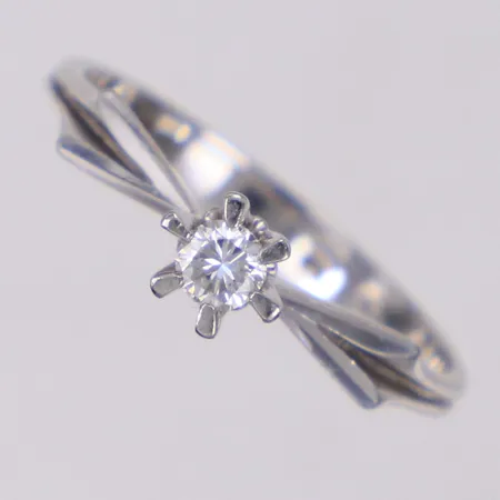 Ring med briljantslipad diamant ca 0,13ct, Stjärnringen, stl 17, vitguld 18K Vikt: 2,3 g