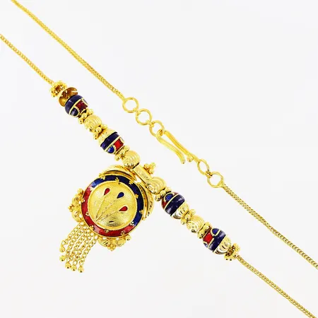 Collier, integrerat hänge, emalj, 39-40,5cm, bredd 1-37mm, kroklås, skevheter, 21K.   Vikt: 14,1 g