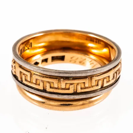 Diverse graverat guld i 18K. Vikt: 13,9g.