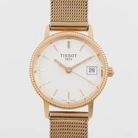 Damur Tissot 18k,diameter ca 23.9 mm,fungerar ej,armband gulmetall.